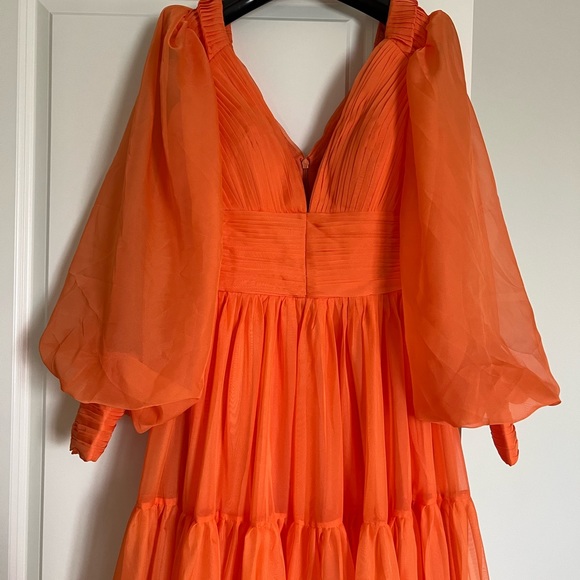 Gown dress Perfect for photo shoot 🧡 - Picture 10 of 16